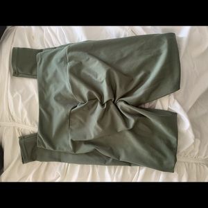 Green butt scrunch leggings